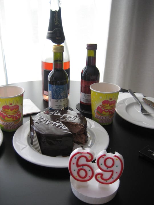 Geburtstagskuchen Napa Mermaid Hotel & Suites