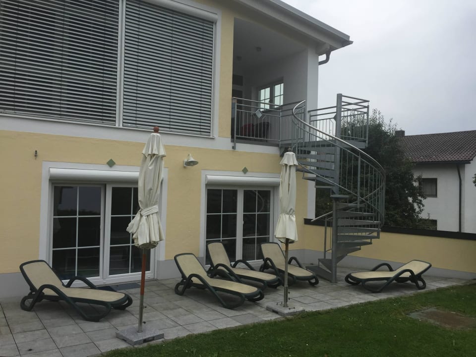 Ruhebereich vor dem Hallenbad Landhotel Brandlhof