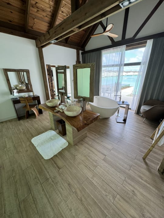 Zimmer Kuredhivaru Resort and Spa, Maldives