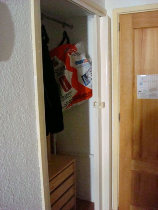 Der Kleiderschrank Seramar Hotel Luna & Luna Park