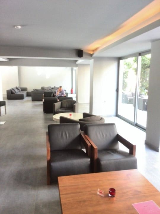 Viele gemütliche Sitzmöglichkeiten Oktober Downtown Rooms