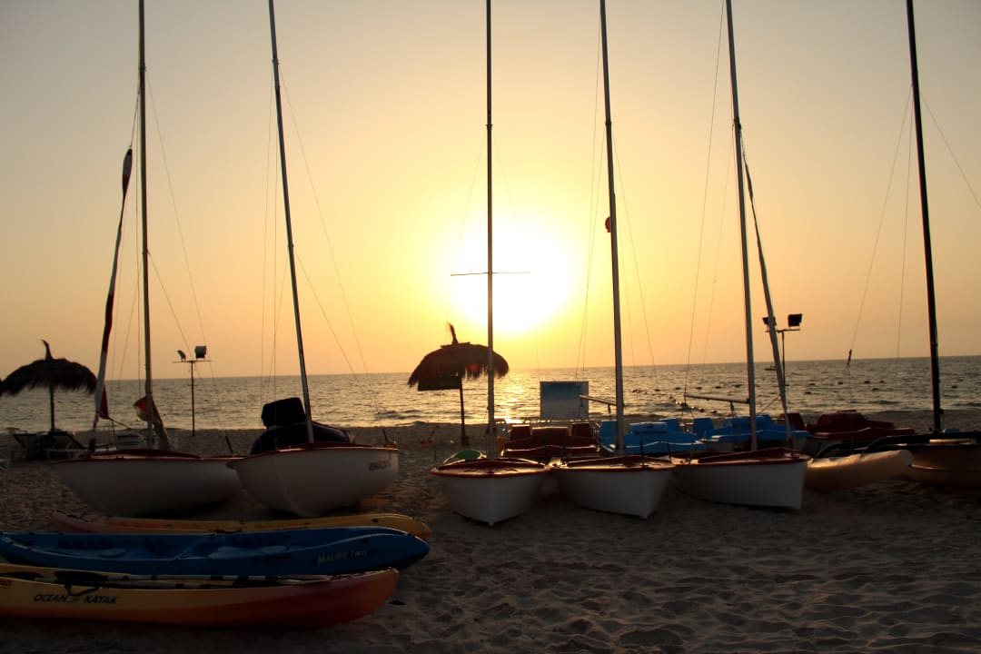 Strand beim Sonnenaufgang vom Hotel!  El Mouradi Club Kantaoui