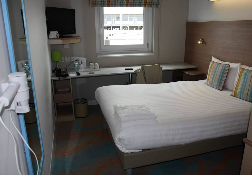 Bedroom ibis Styles London Excel