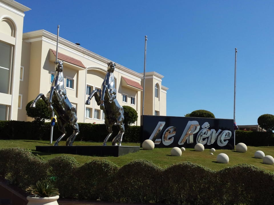 Eingang Premier Le Reve Hotel & Spa