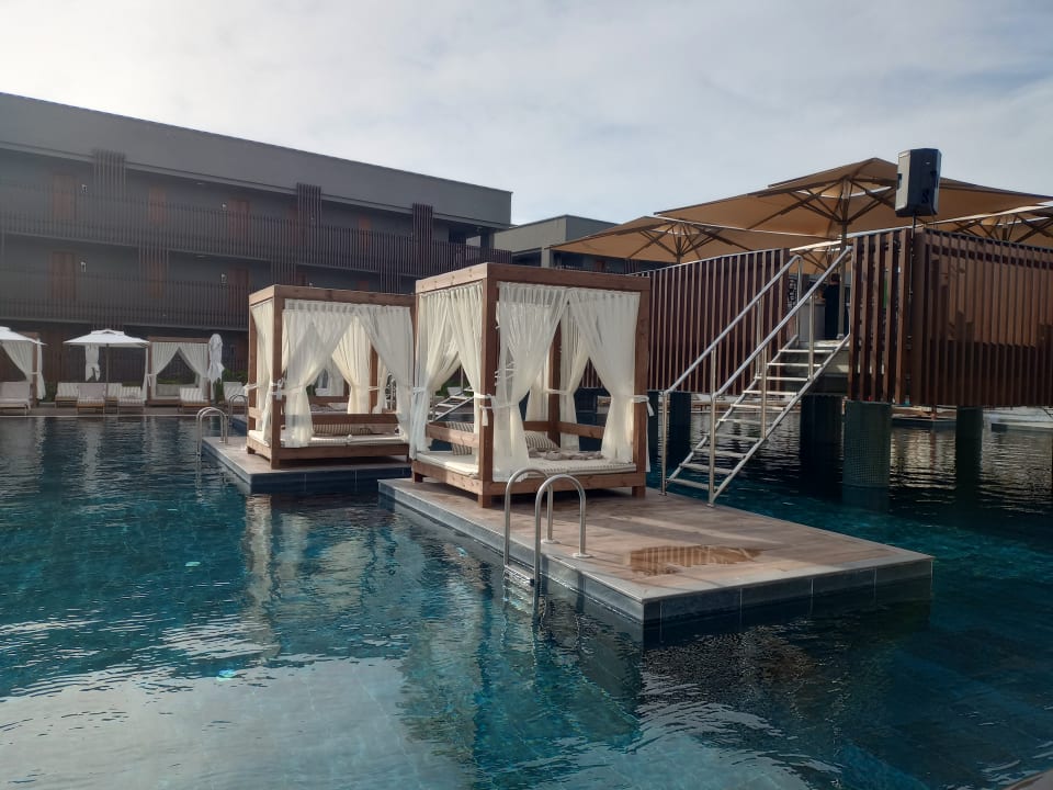 Pool Jacaranda Luxury Resort