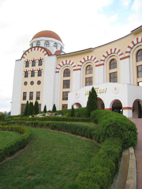 Auffahrt zum Hotel Alua Helios Bay