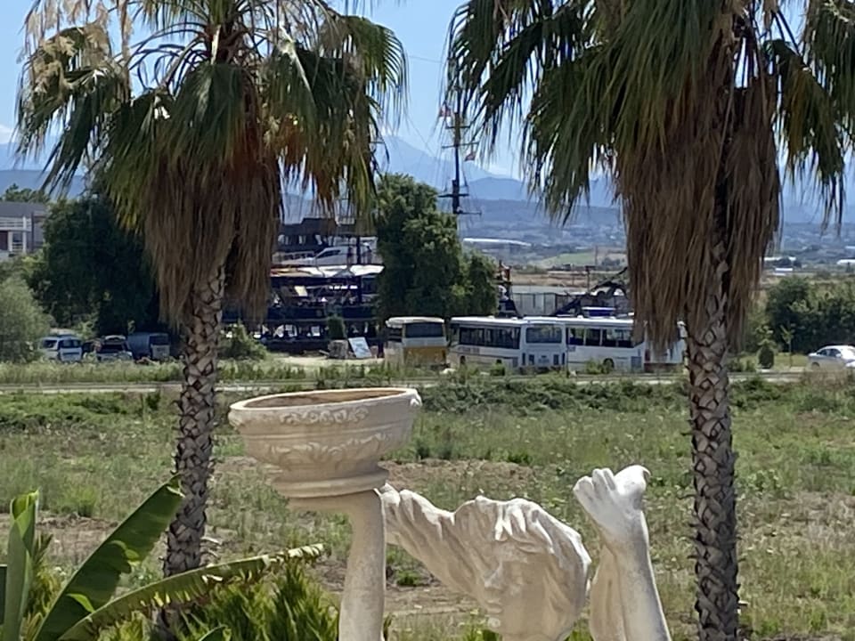 Gartenanlage J'adore Deluxe Hotel & Spa