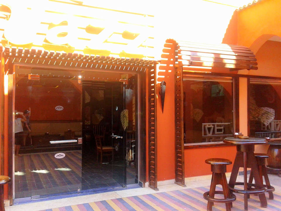 Улица двенадцати баров Pickalbatros Alf Leila Wa Leila Resort - Neverland Hurghada