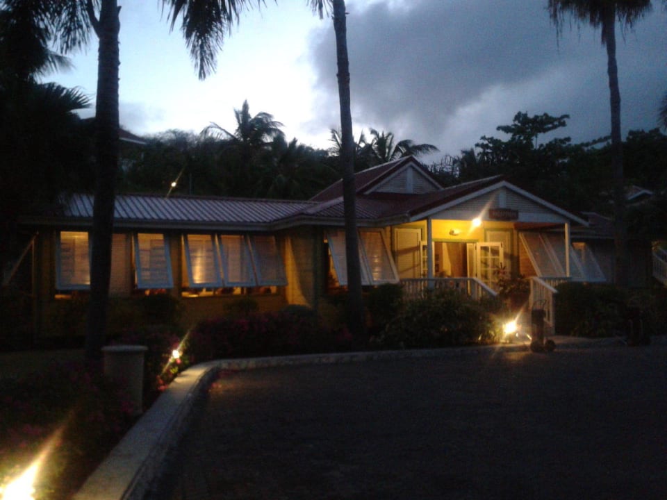 Lobby Pineapple Beach Club
