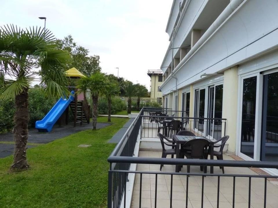 Garten mit Spielplatz Hotel Residence Relais Du Lac