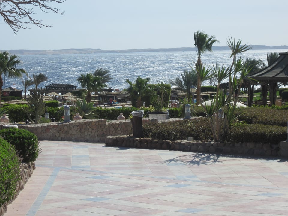 Zum Strand Charmillion Sea Life Resort