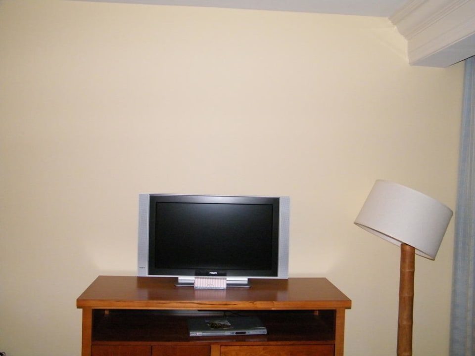 Fernseher im Wohnzimmer Hotel Pink Shell Beach Resort