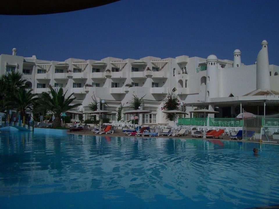 Pool und Aussenansicht Hotel Hotel El Mouradi Skanes Beach