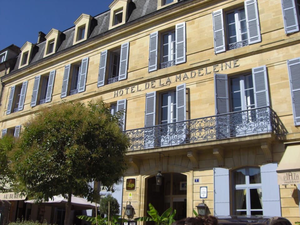 Вход в отель Hotel Plaza Madeleine & Spa