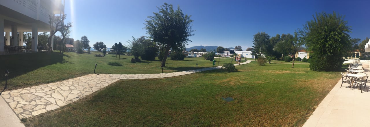 Garten Domes Aulūs Zante, Autograph Collection