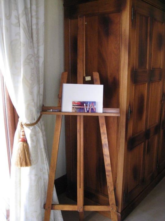 Staffelei im Schlafzimmer Al Maha, A Luxury Collection Desert Resort & Spa