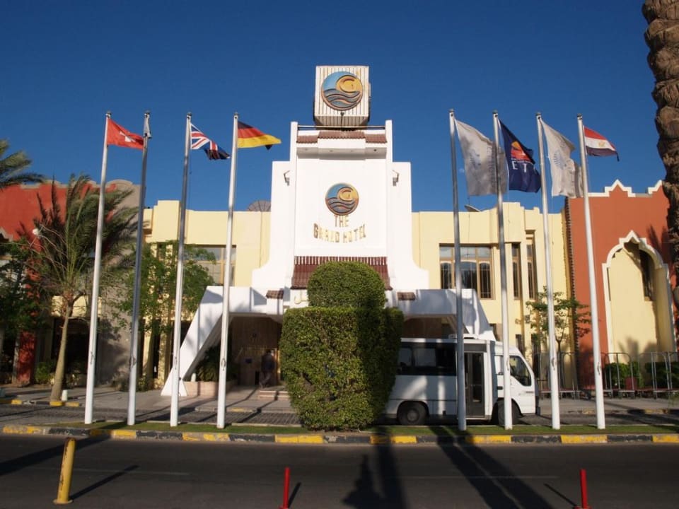 Grand Hotel Haupteingang The Grand Hotel Hurghada