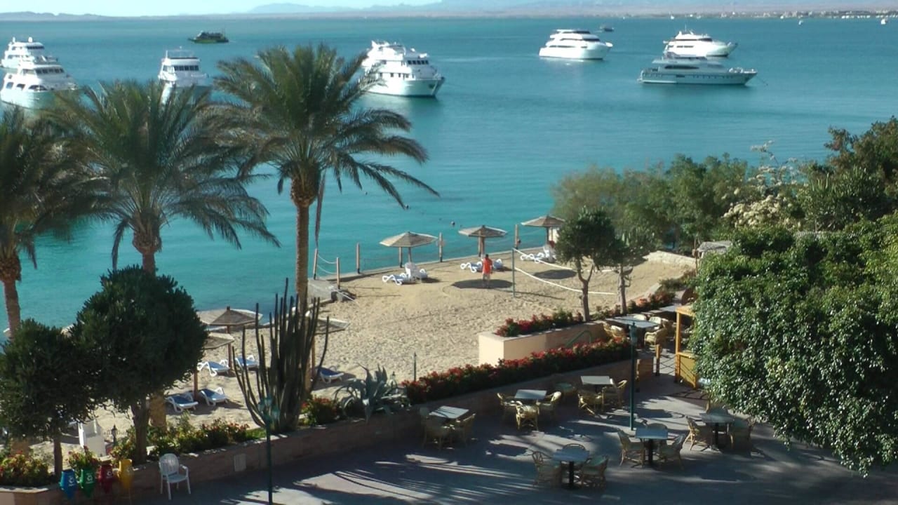 Hotelstrand vom Balkon gesehen Marriott Hurghada Beach Resort