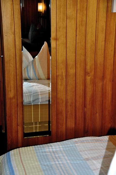 Blick in den Spiegel Hotel Lauberhorn