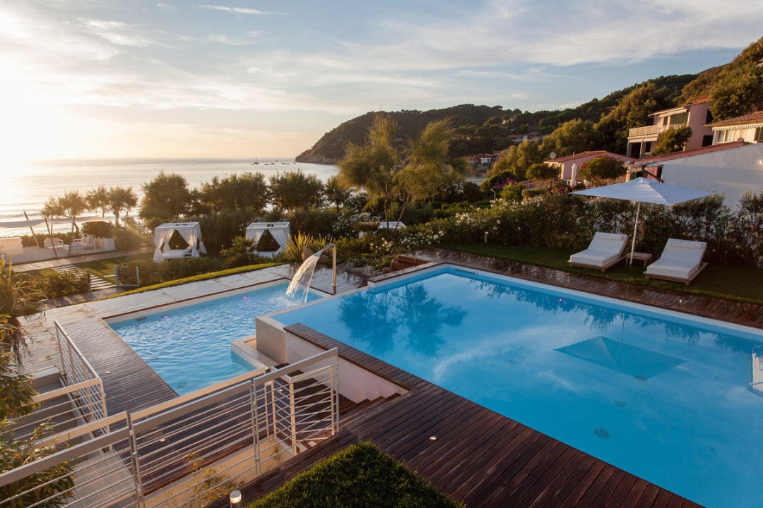 Piscina vista mare Baia Bianca Suites