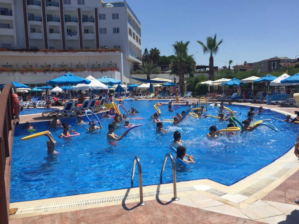 Pool Side Prenses Resort & Spa