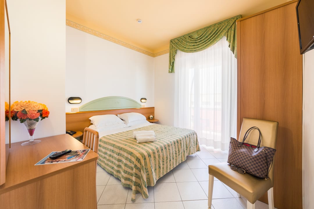 Zimmer Hotel Ariane - BEACHFRONT, Breakfast XXL & Sea View