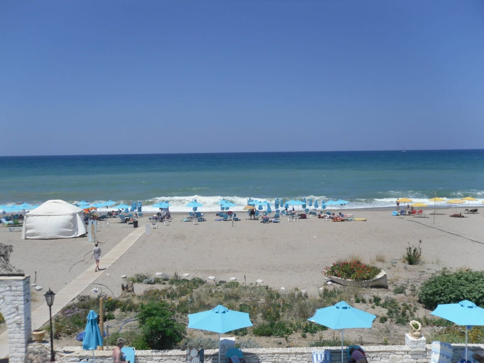 Blick vom Balkon auf den Strand Golden Beach Rethymnon