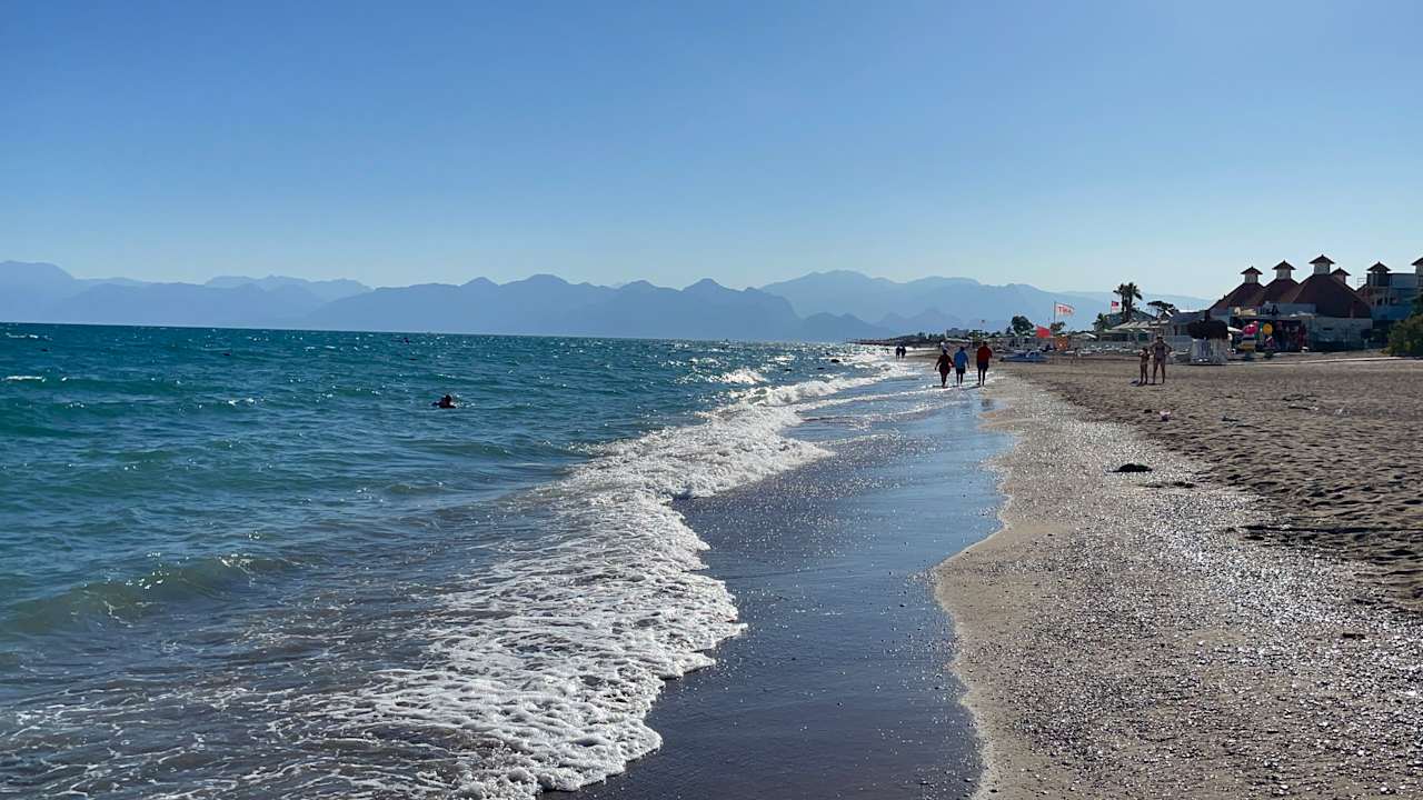 Strand Lara Barut Collection