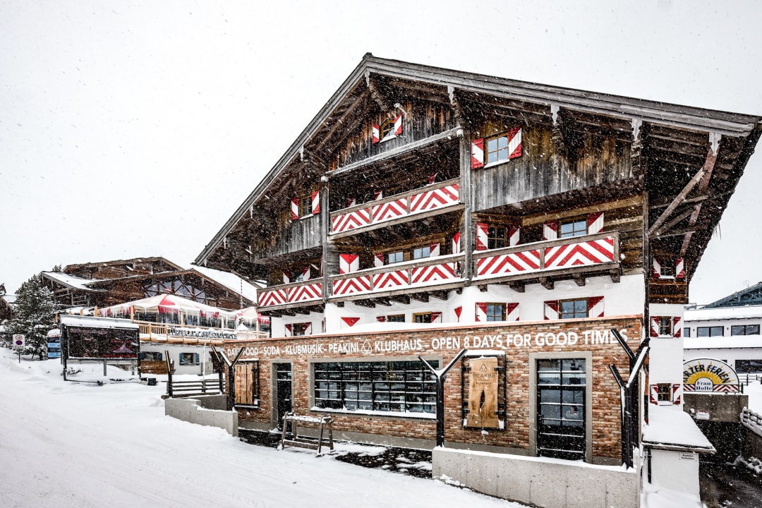 Außenansicht LÜ - Hotel in der Mitte