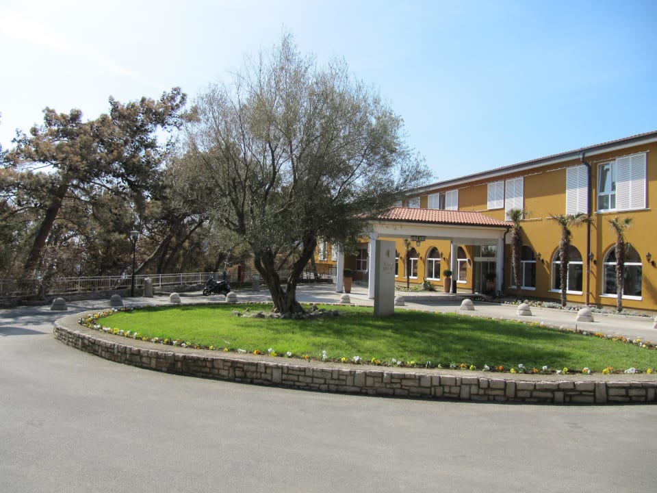 Hoteleingang Valamar Sanfior Hotel & Casa