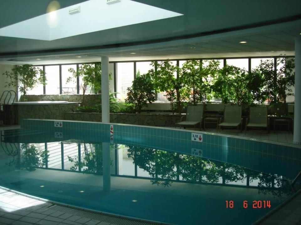 Widok basenu Hotel Novotel Szczecin