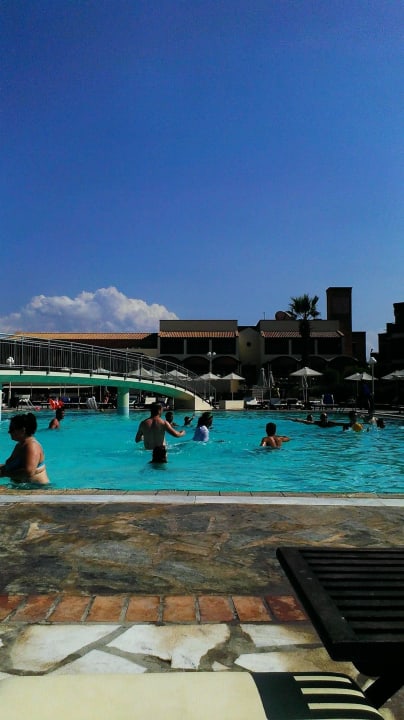 Swimming pool Bella Beach Hotel