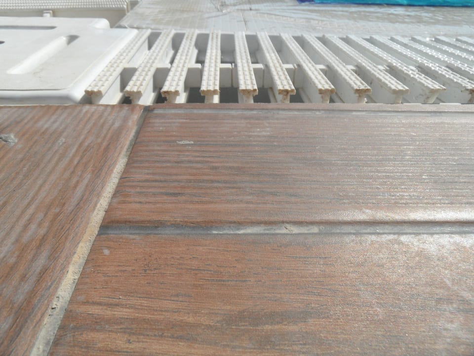 Großer Pool am Nebengebäude Club Hotel Anjeliq