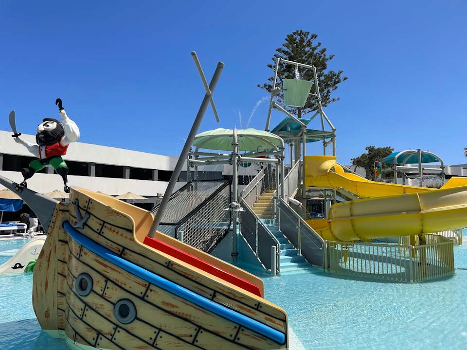 Pool Arina Beach Resort