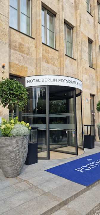 Außenansicht The Posthouse Berlin – Leonardo Limited Edition