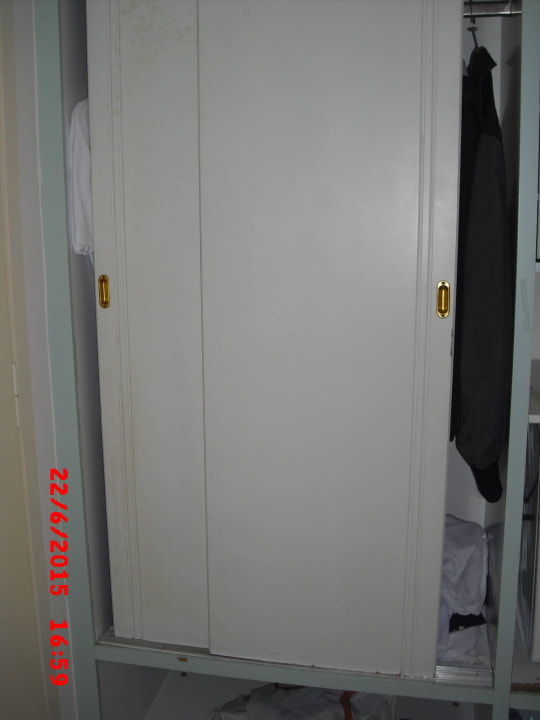 Schranktüren lassen sich nicht kompl. öffnen und s Samian Blue Seaside Hotel