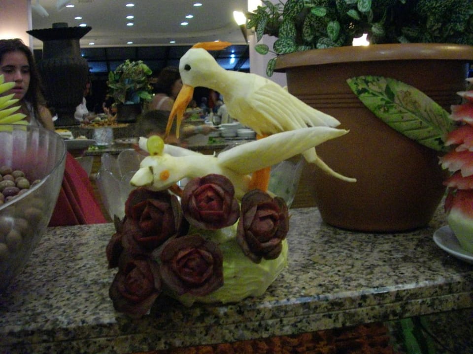 Wunderschöne Motive aus Gemüse Club Turtas Beach Hotel