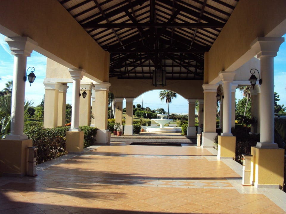 Wyjście z hotelu Paradisus Princesa del Mar Resort & Spa - Adults only