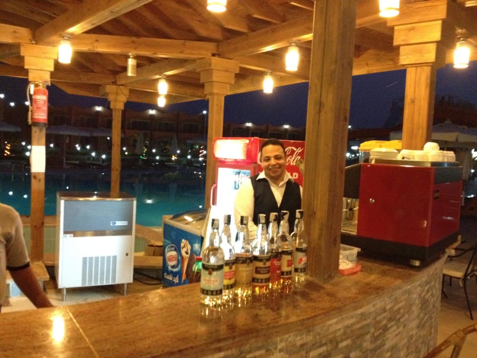 Chef des Service immer freundlich und bemüht Three Corners Happy Life Beach Resort