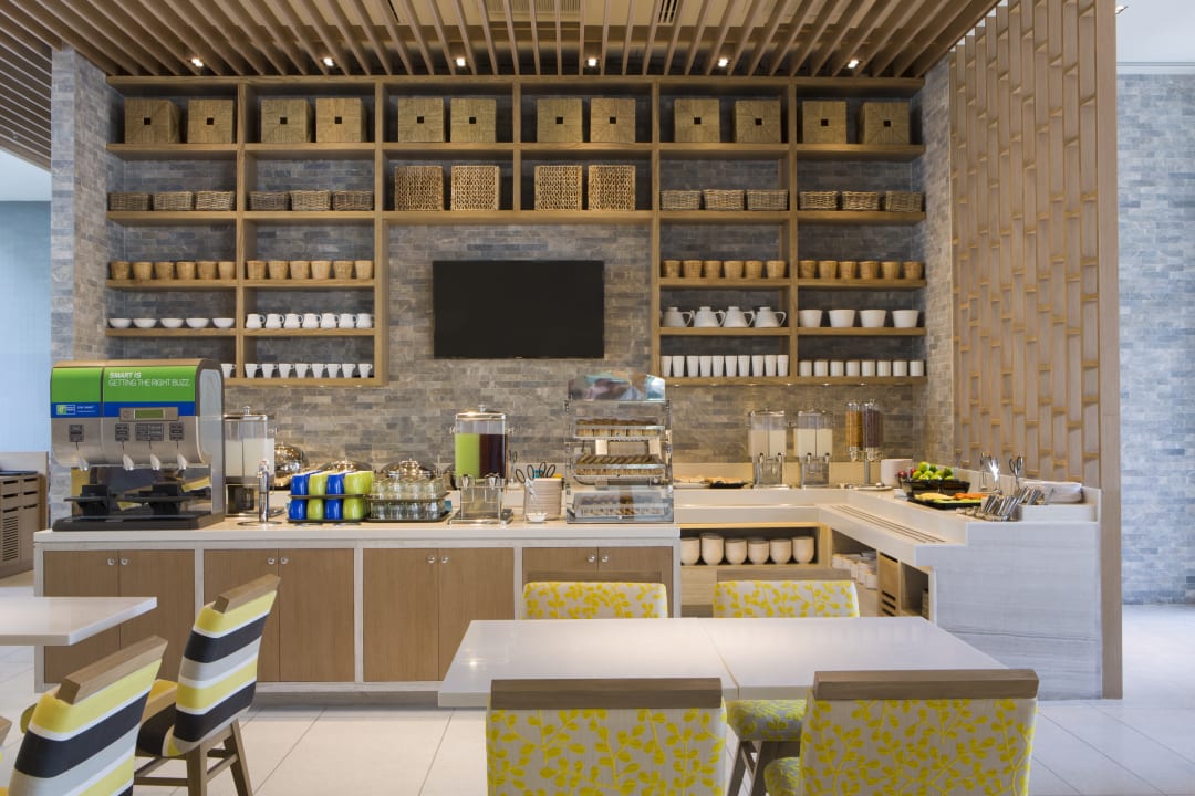 Restaurant Holiday Inn Express Phuket Patong Beach Central