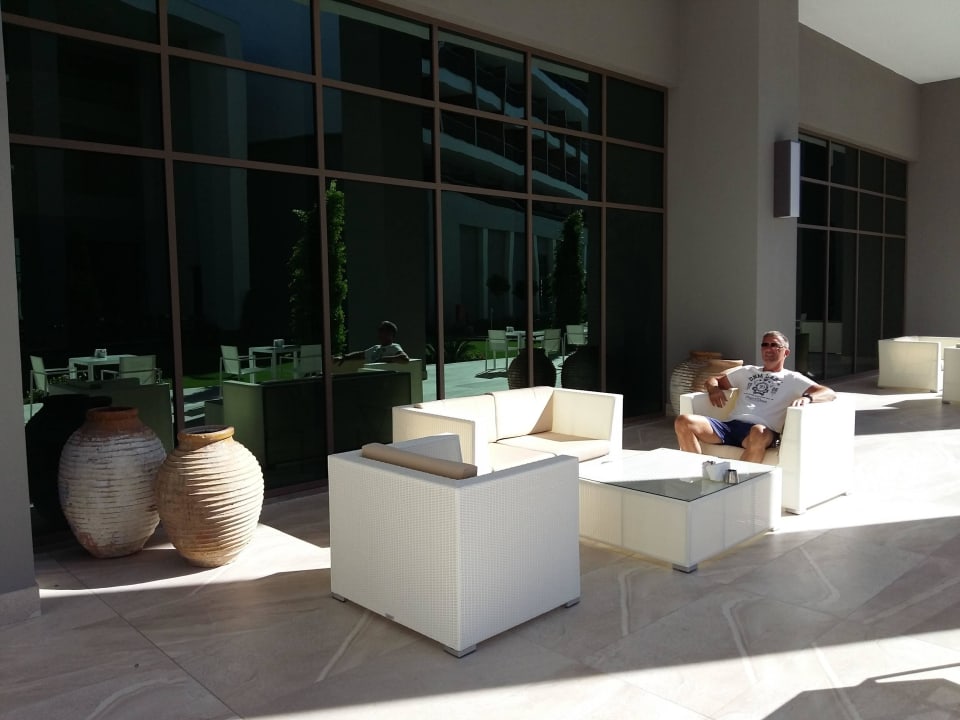 Kaffeebar Aussenbereich Acanthus Cennet Barut Collection