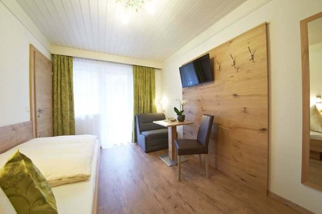 Einzelzimmer mit Schlafsessel mit D/WC, TV, Balkon Landhaus Riedlsperger