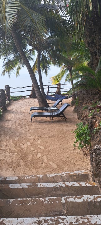 Strand Bahari Beach Hotel