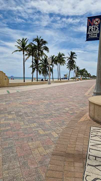 Strand Roami at Sunny Isles