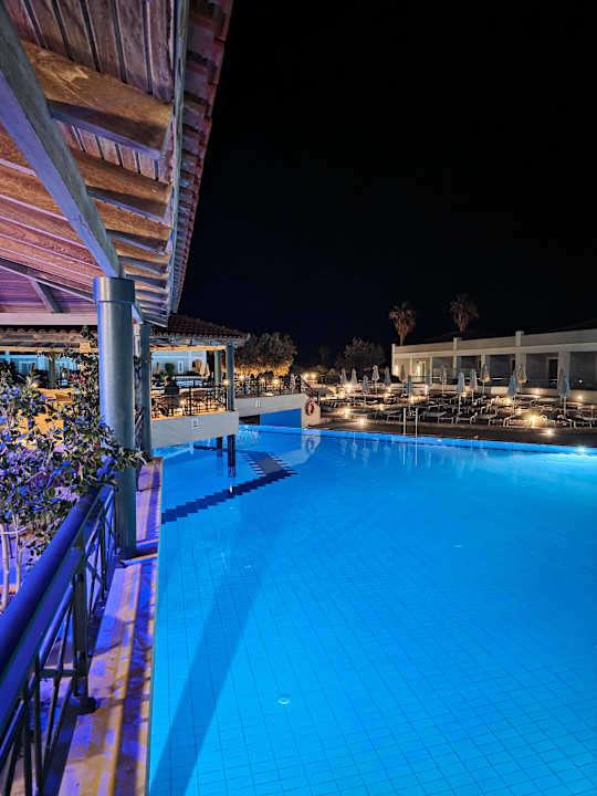 Pool Porto Bello Royal