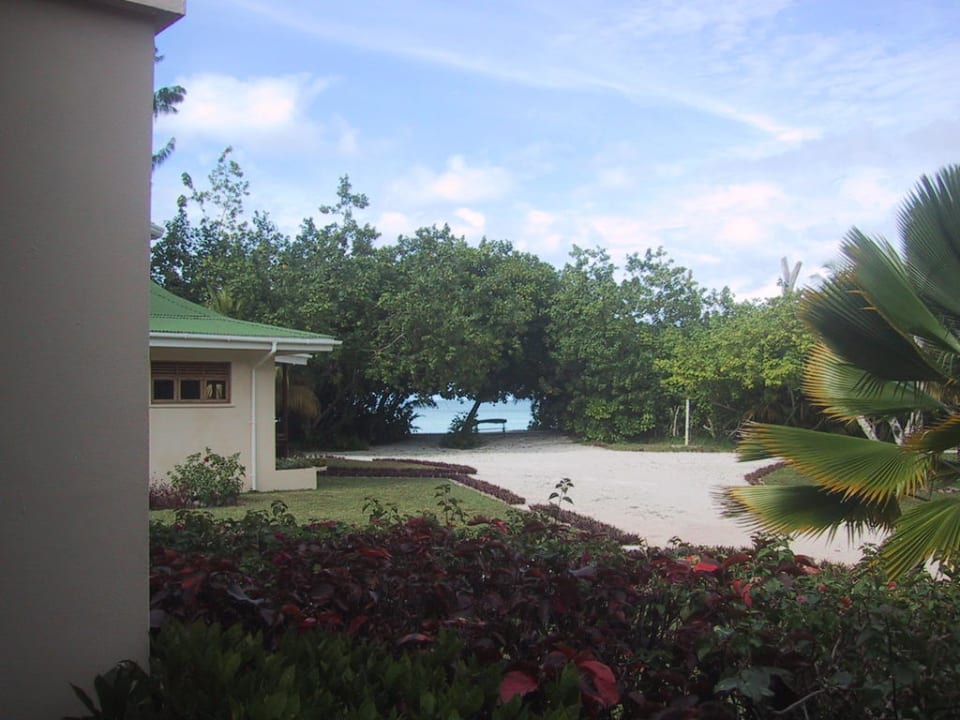Blick von der Villa zum Meer/Strand Hotel Les Villas d'Or
