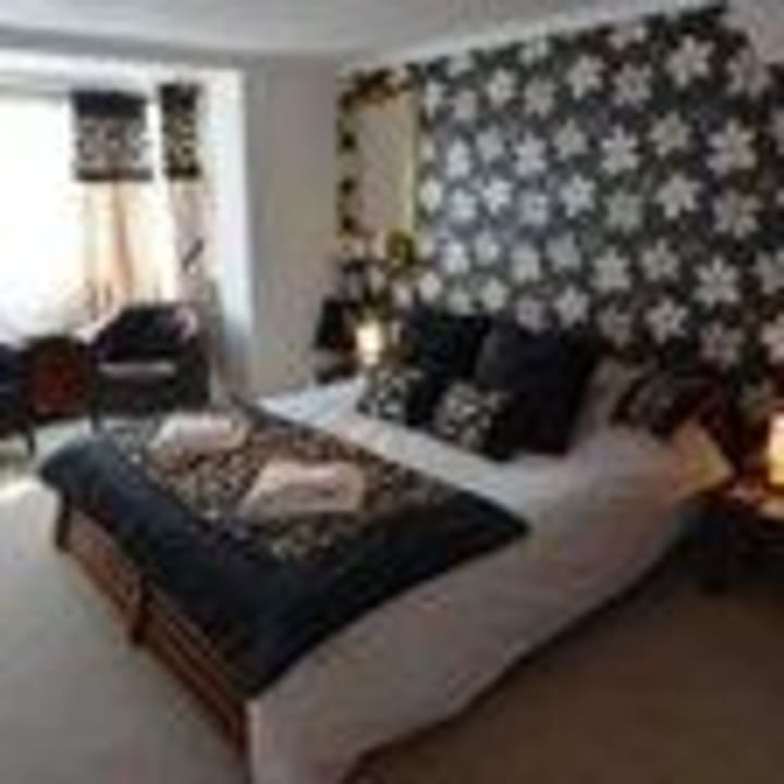 'William' super king size bed with en suite shower Bottreaux House Bed & Breakfast