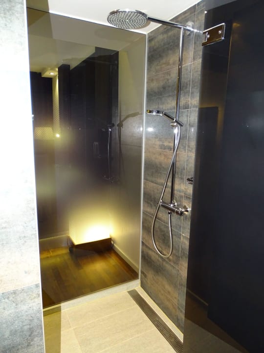 Große Dusche Glo Hotel Art