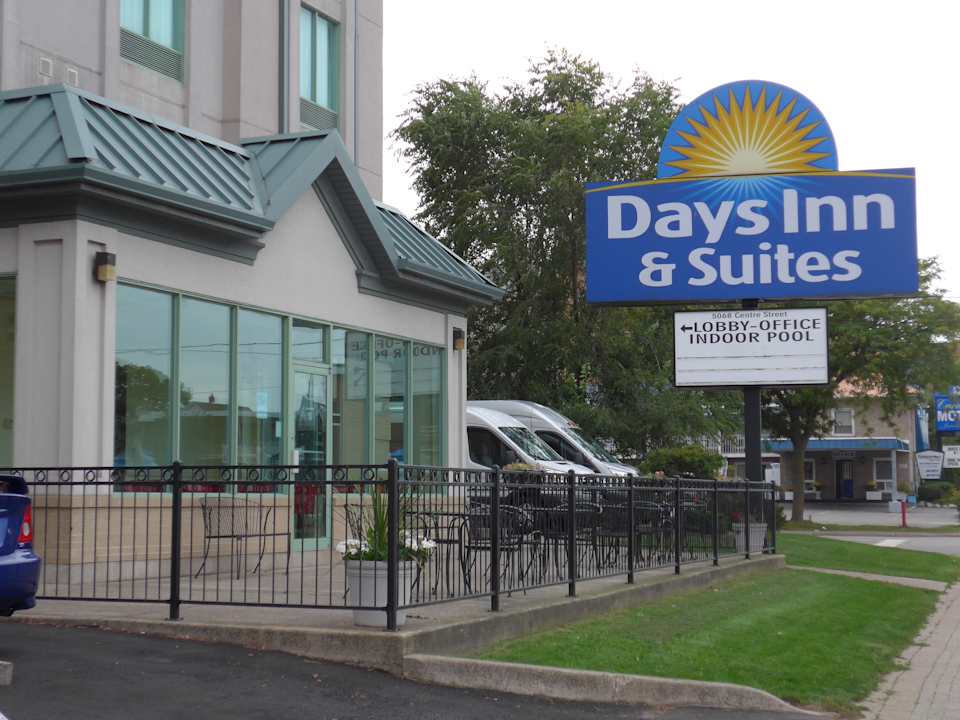 Außenansicht Days Inn & Suites by the Falls - Centre Street