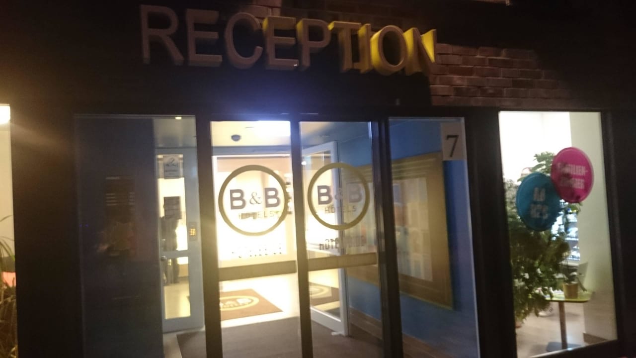 Eingangsbereich B&B Hotel Lübeck